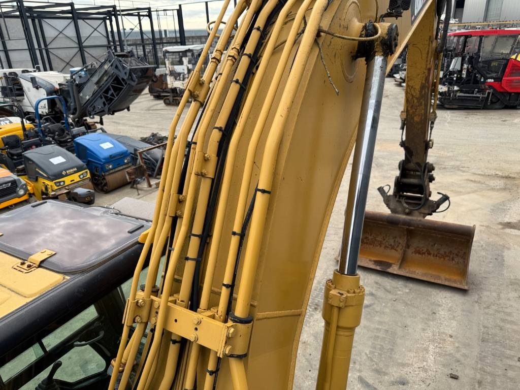 CAT 320 DL