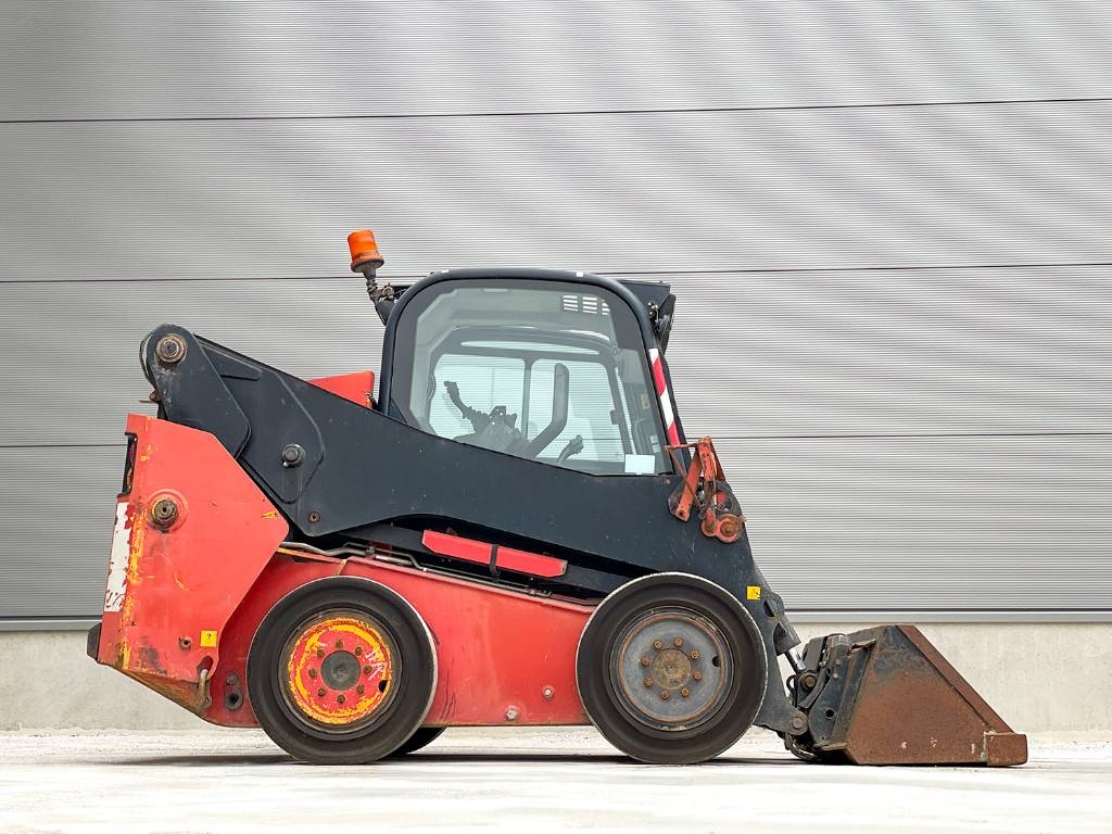JCB R260