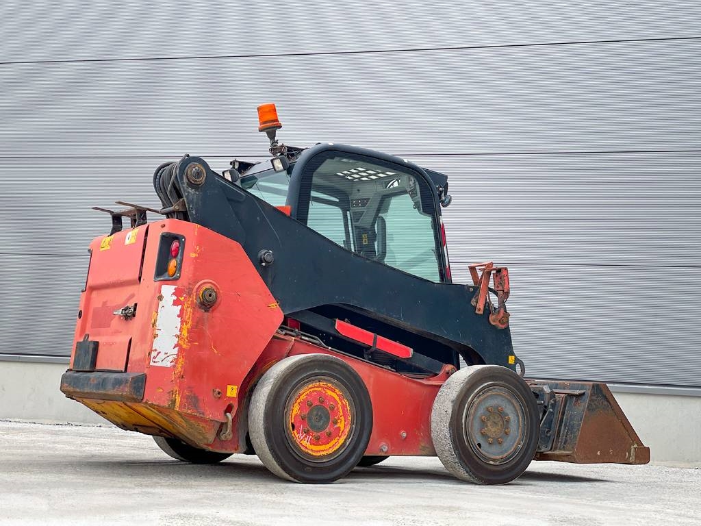 JCB R260