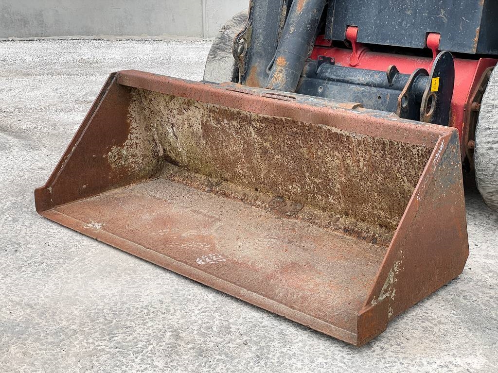 JCB R260