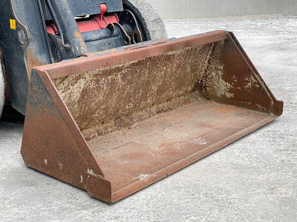 JCB R260