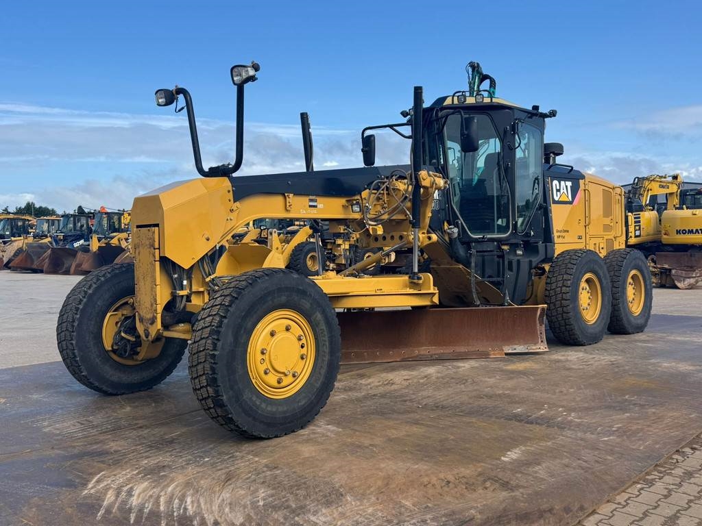 CAT 140M2 AWD