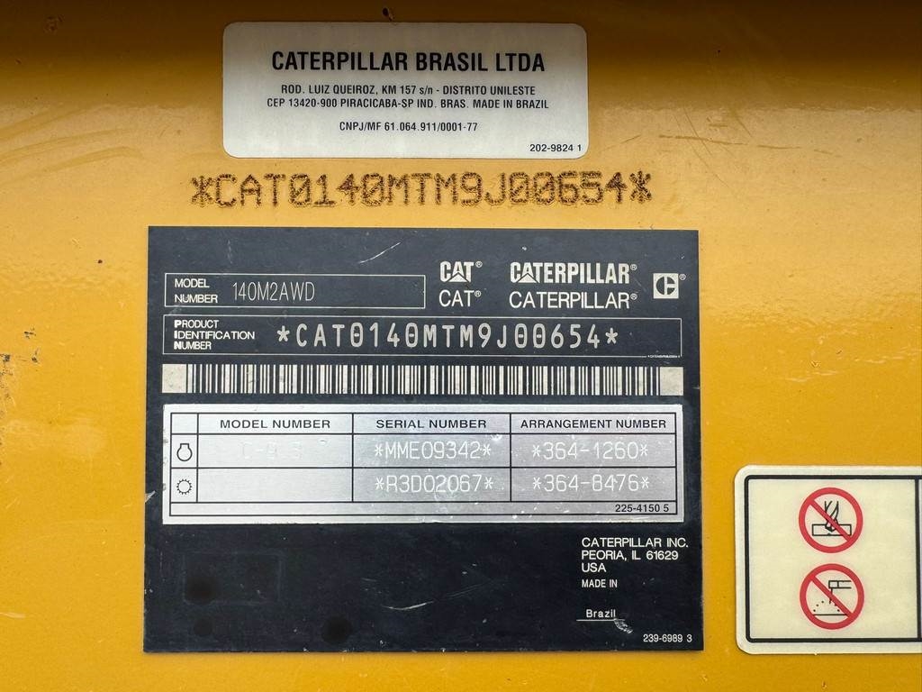 CAT 140M2 AWD