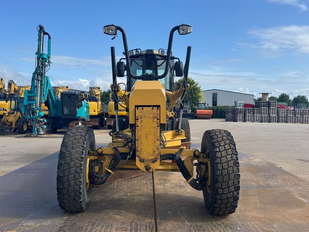 CAT 140M2 AWD