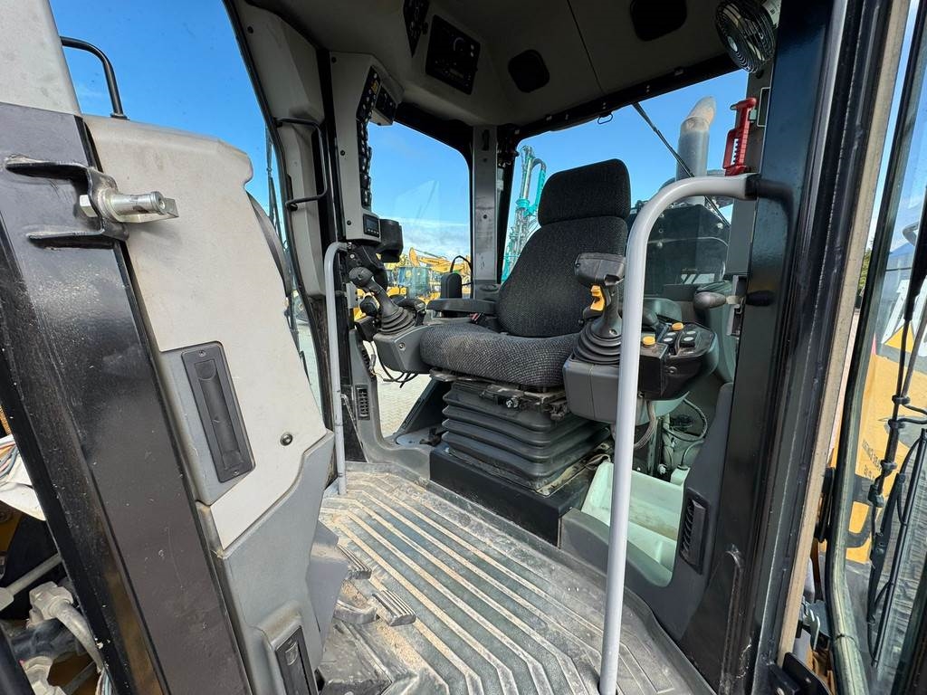 CAT 140M2 AWD