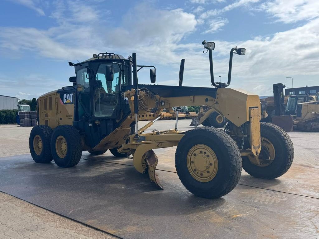 CAT 140M2 AWD