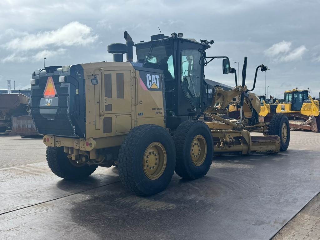 CAT 140M2 AWD