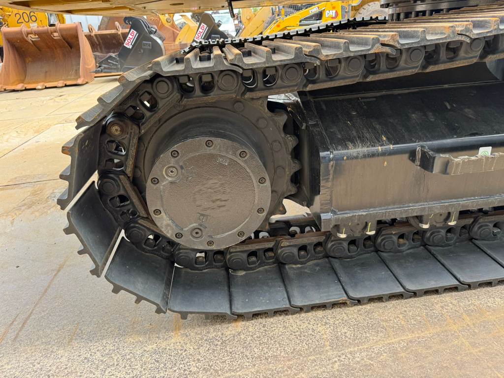 CAT 323D3