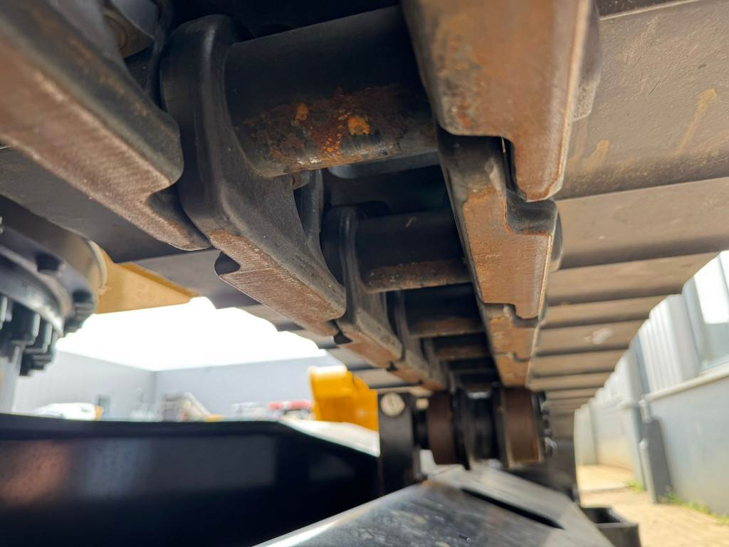 CAT 323D3