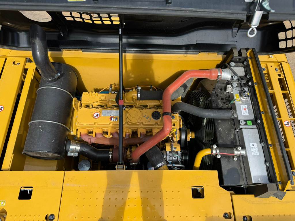 CAT 323D3