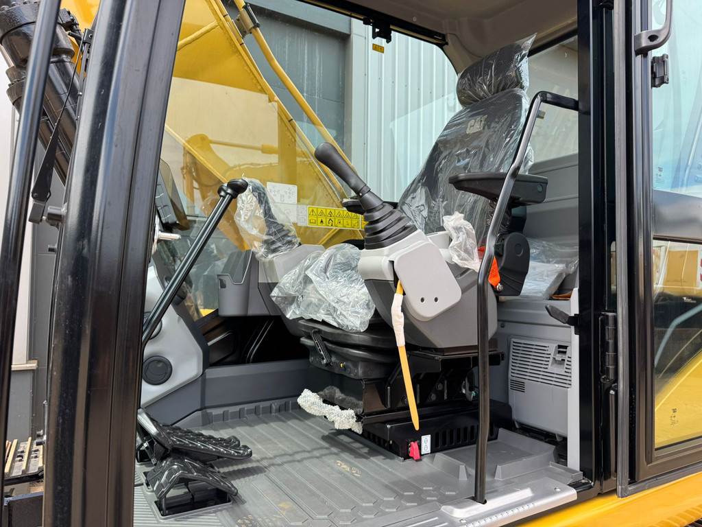 CAT 323D3
