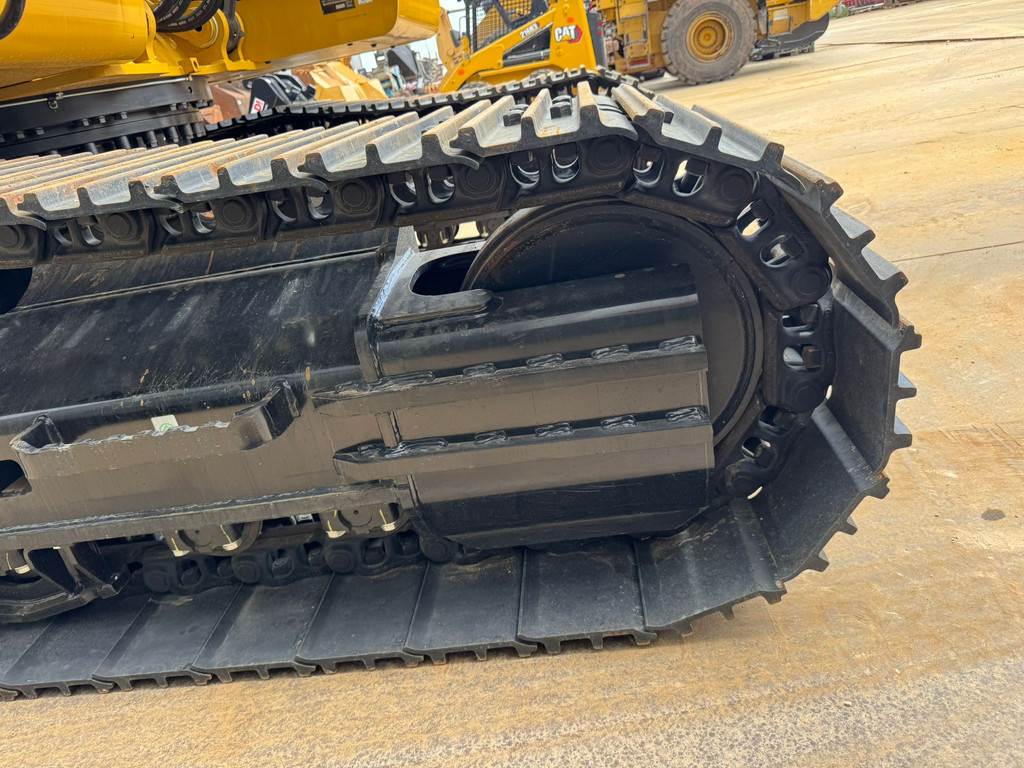 CAT 323D3