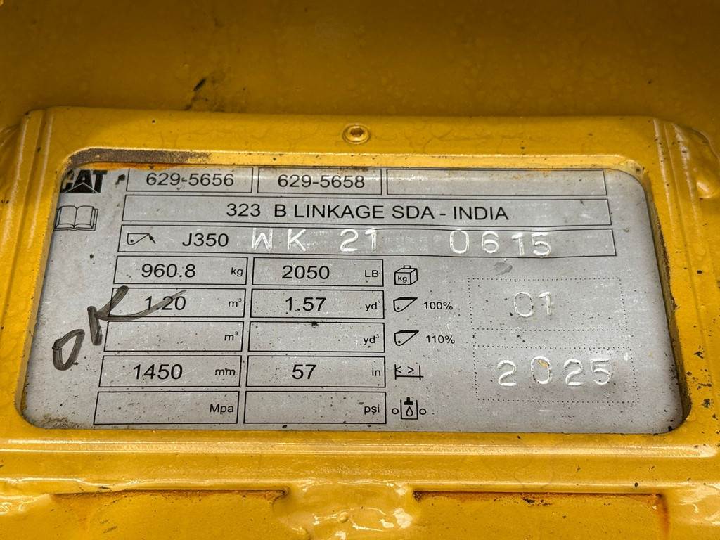 CAT 323D3