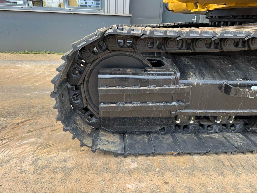 CAT 323D3