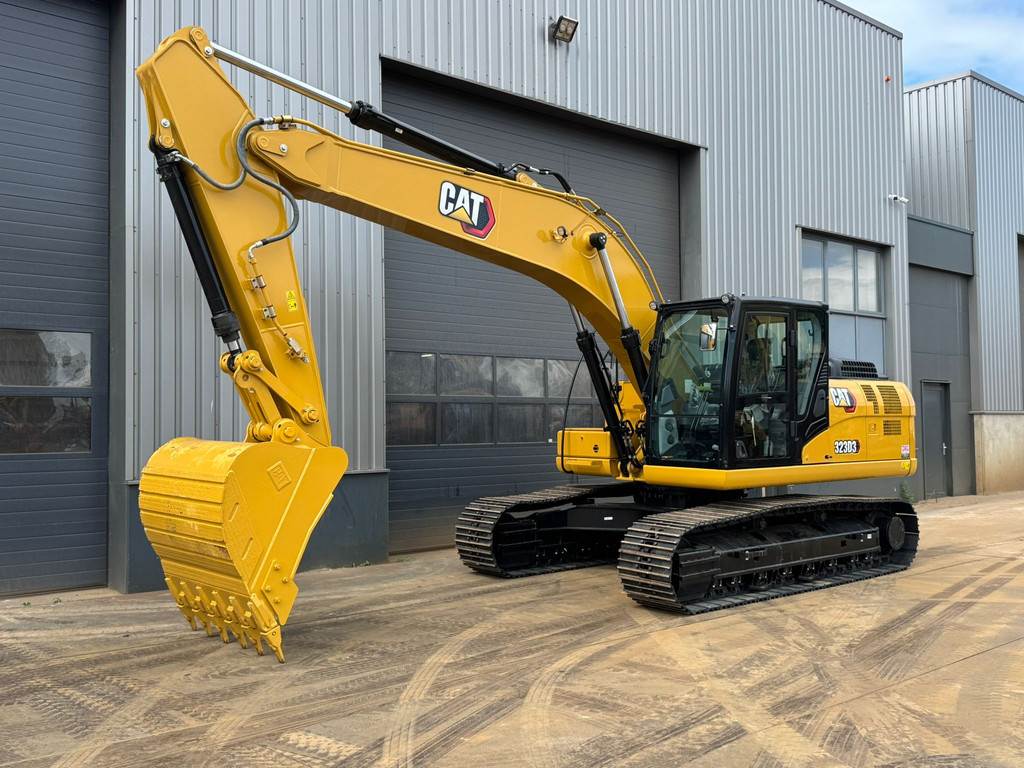 CAT 323D3