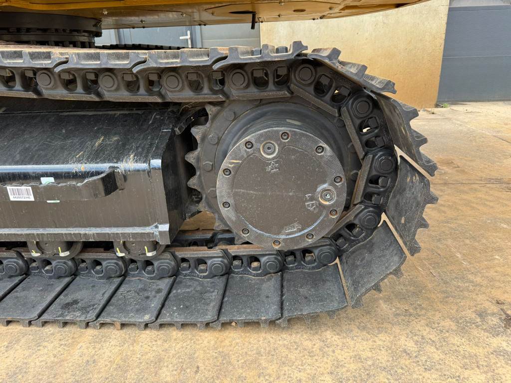 CAT 323D3