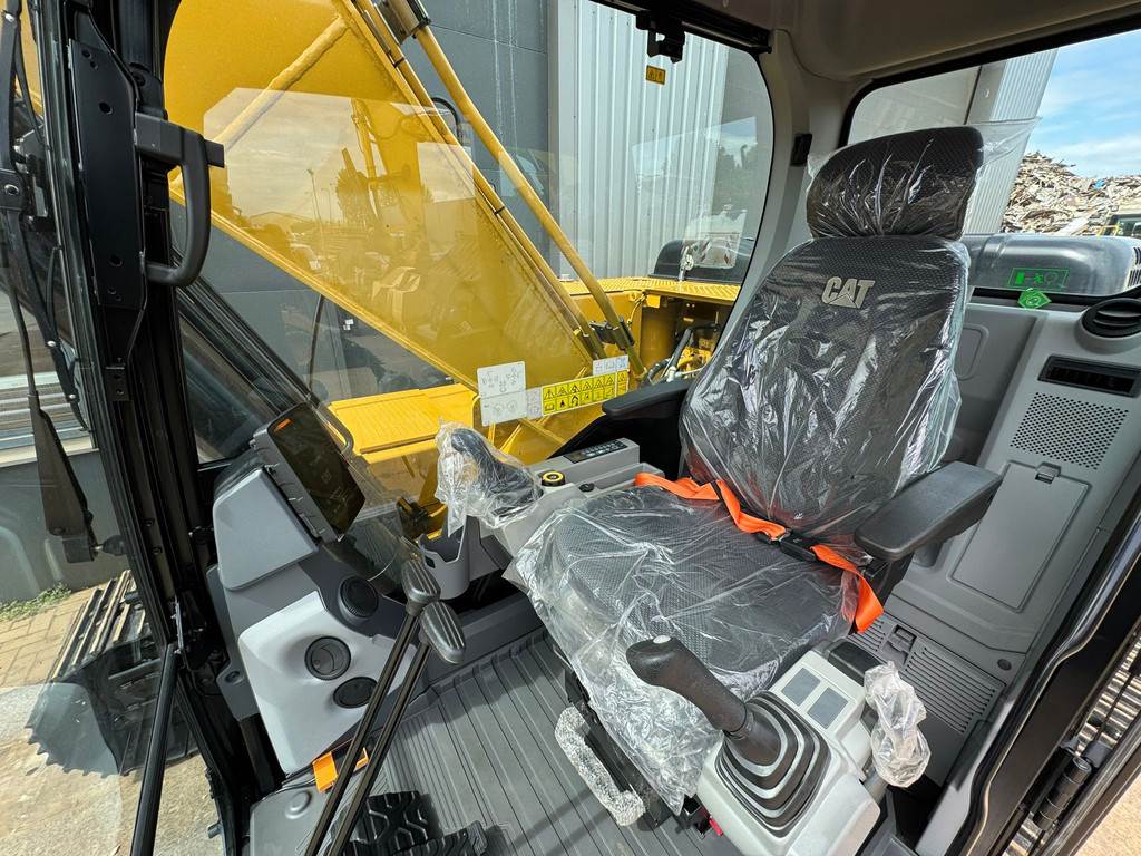 CAT 323D3