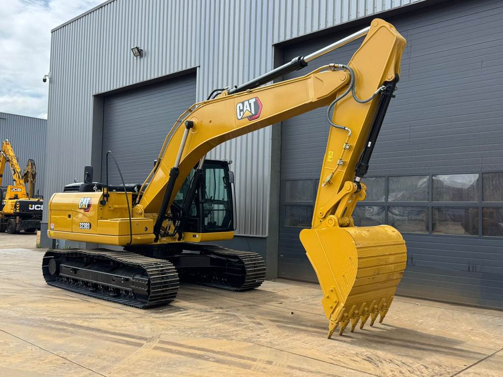 CAT 323D3