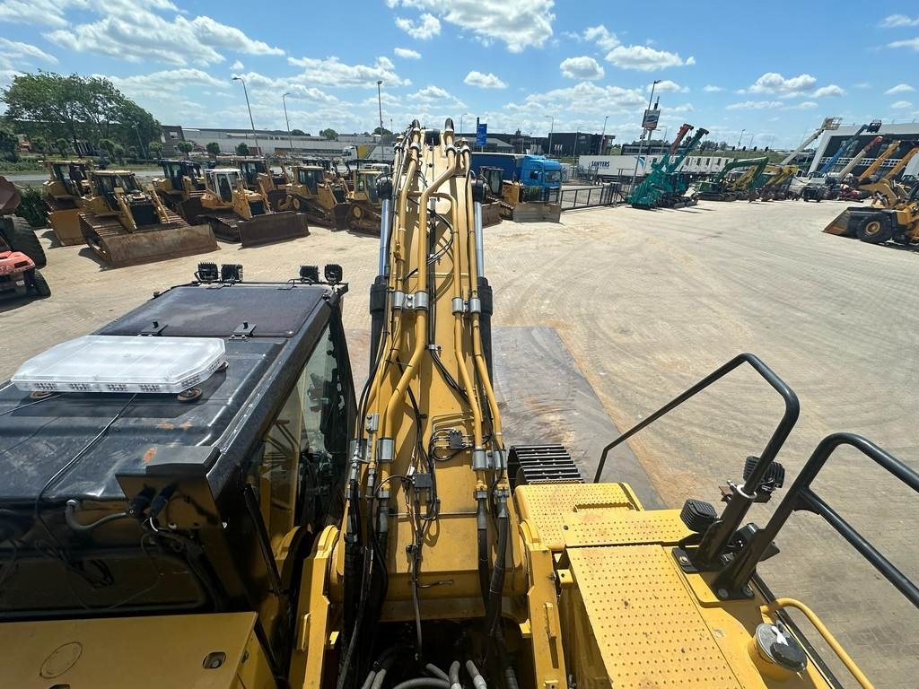 CAT 352F