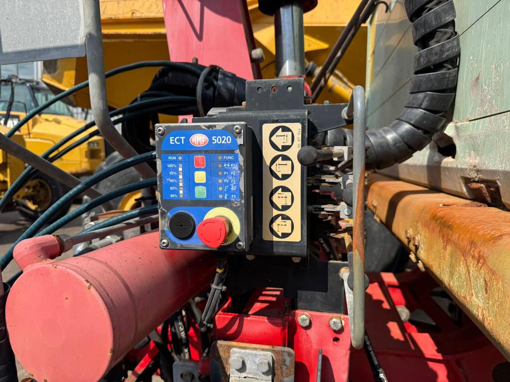 MAN TGA 26.480 6x4 tipper + HMF crane