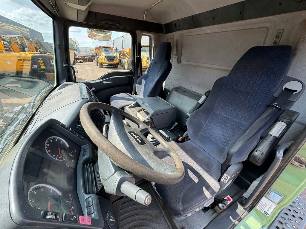 MAN TGA 26.480 tipper + HMF crane