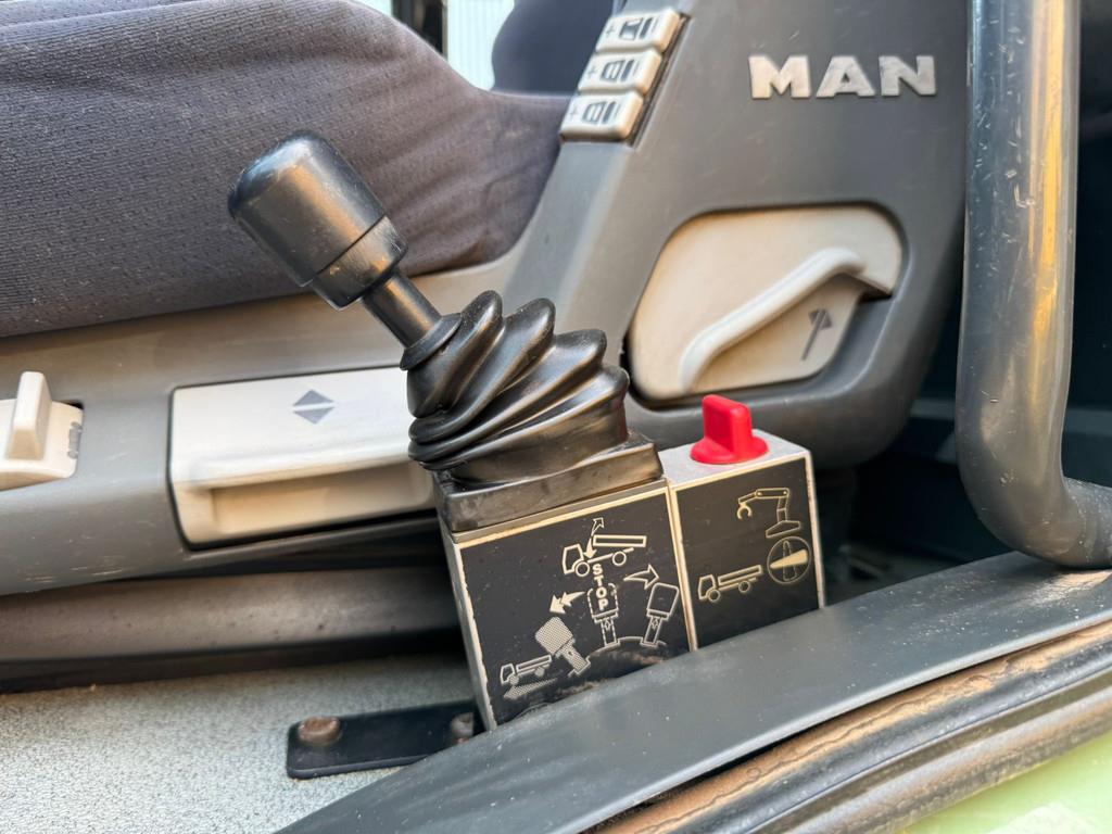 MAN TGA 26.480 6x4 tipper + HMF crane