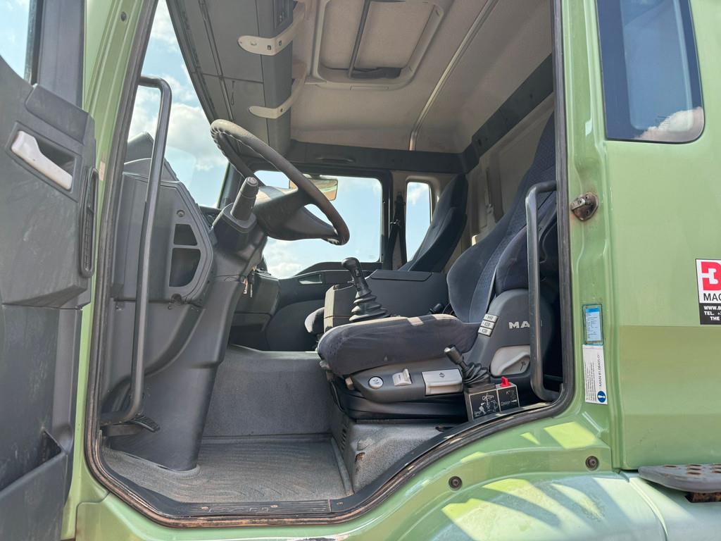 MAN TGA 26.480 6x4 tipper + HMF crane