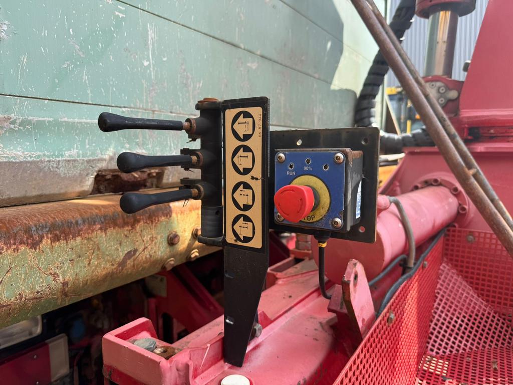 MAN TGA 26.480 6x4 tipper + HMF crane