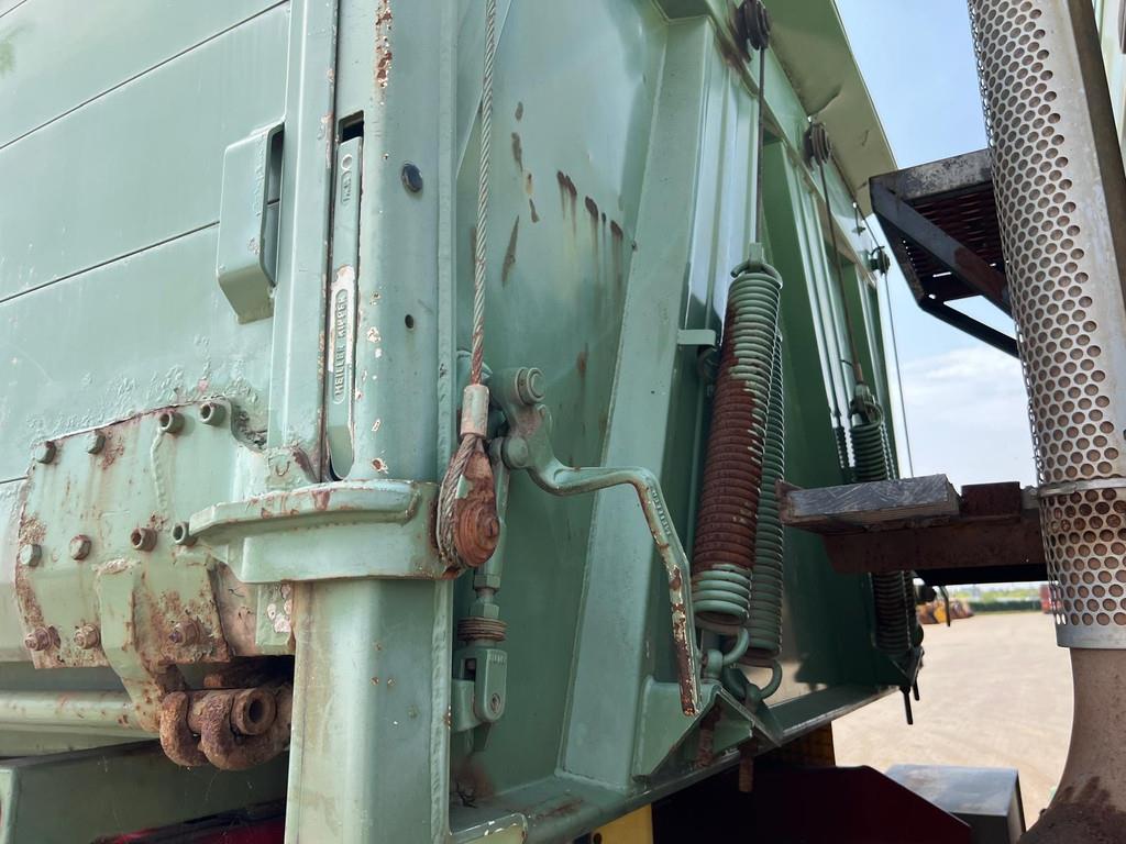 MAN TGA 26.480 6x4 tipper + HMF crane