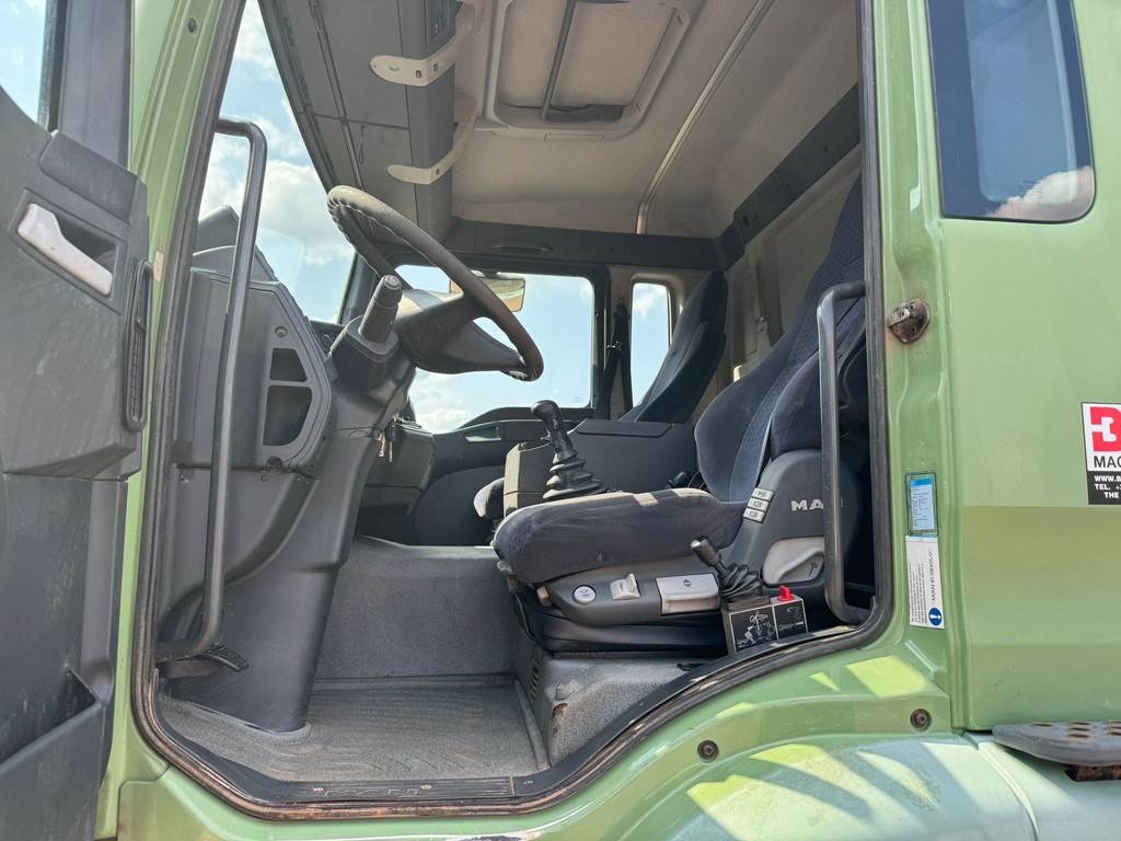 MAN TGA 26.480 tipper + HMF crane