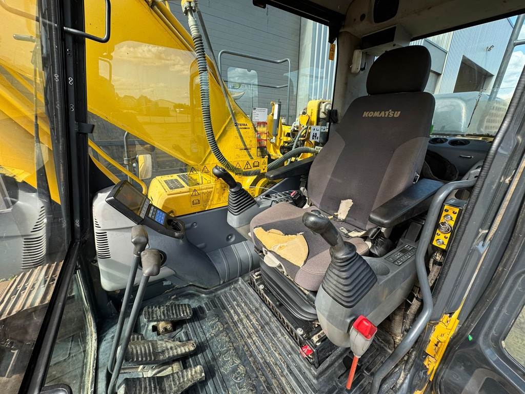 Komatsu PC210LC-10