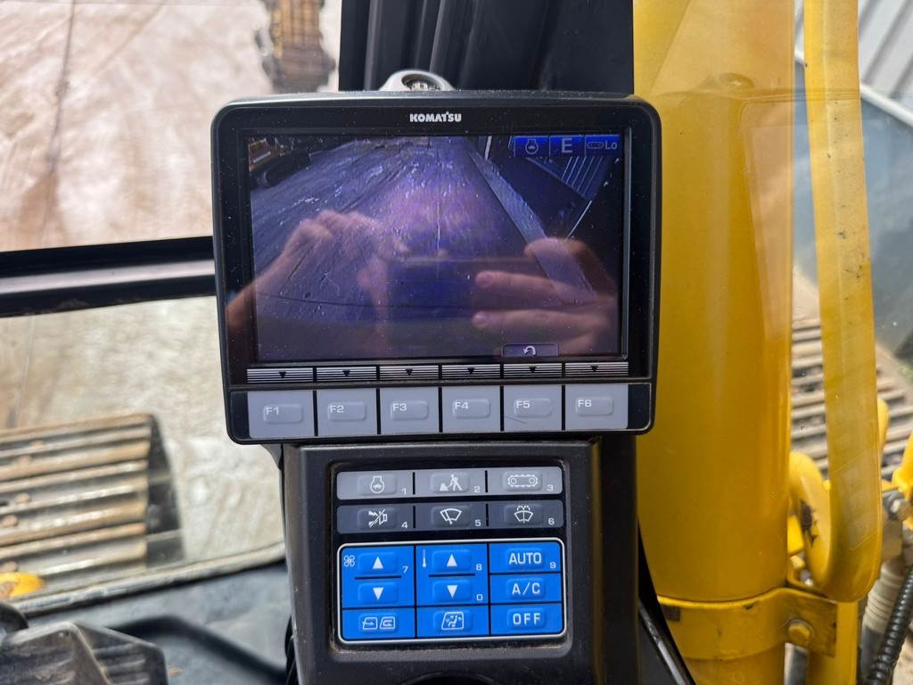 Komatsu PC210LC-10