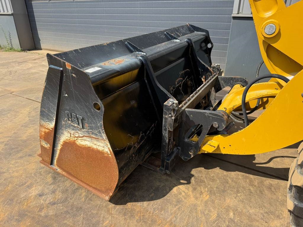 CAT 908M
