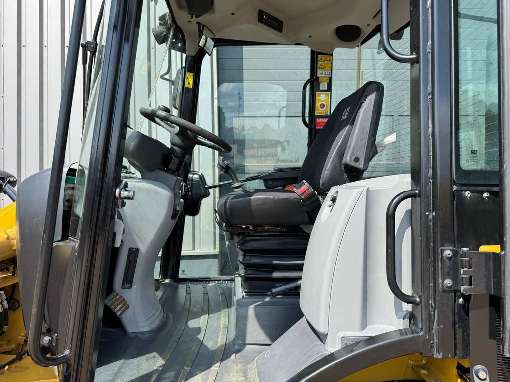 CAT 908M