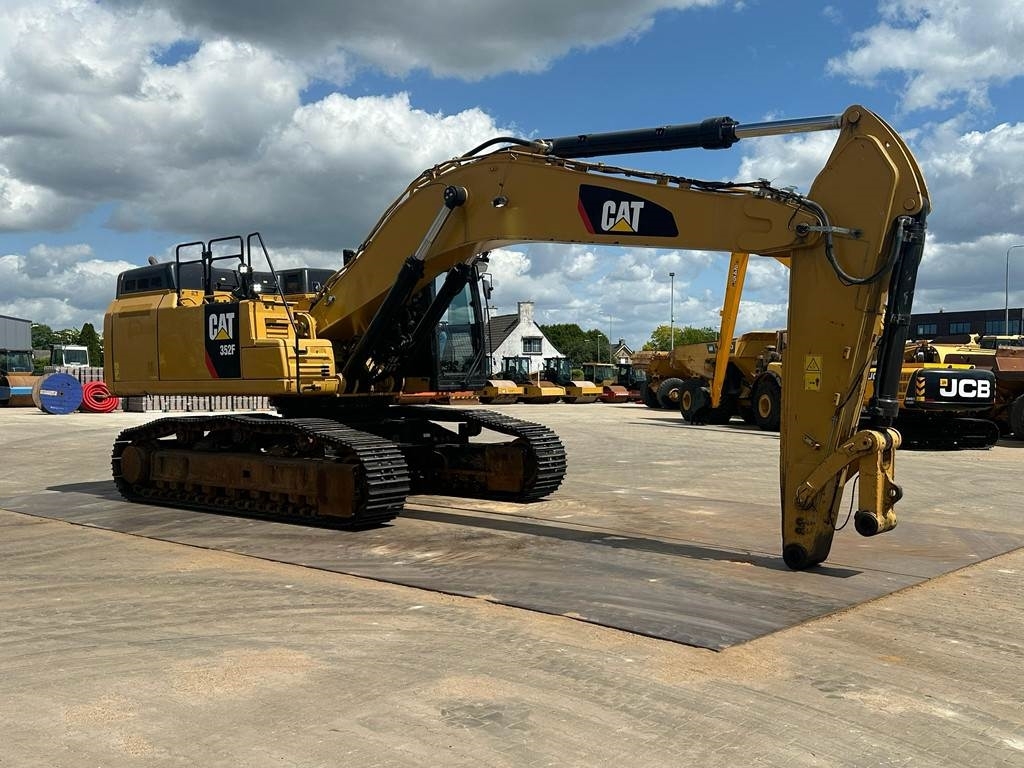 CAT 352F