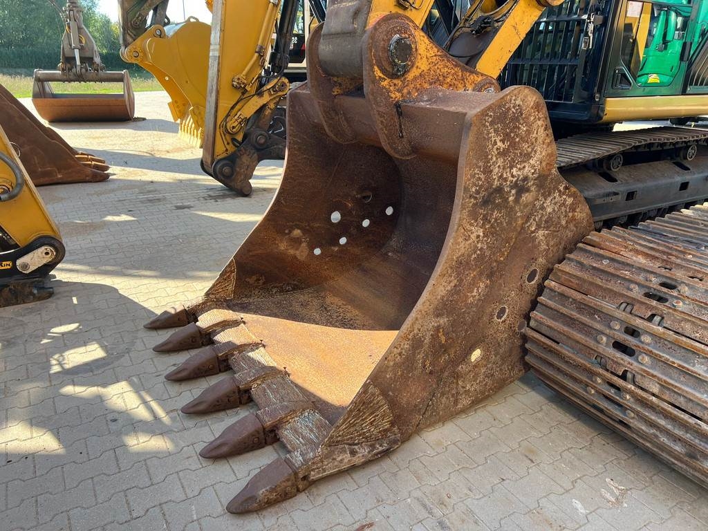 CAT 352F