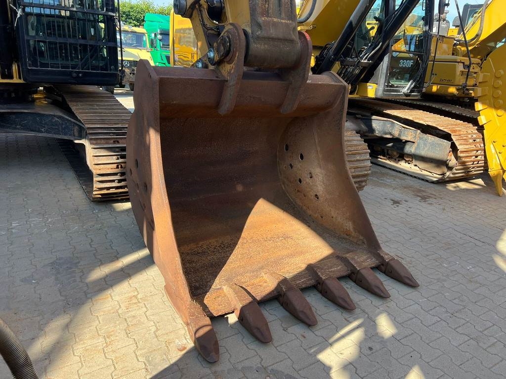 CAT 352F