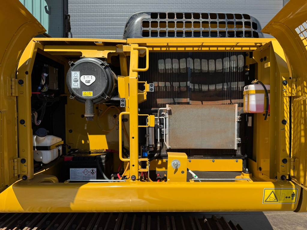 CAT 323D3