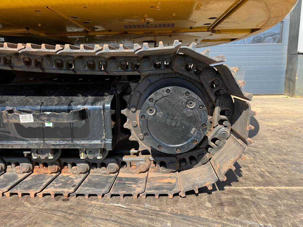 CAT 323D3