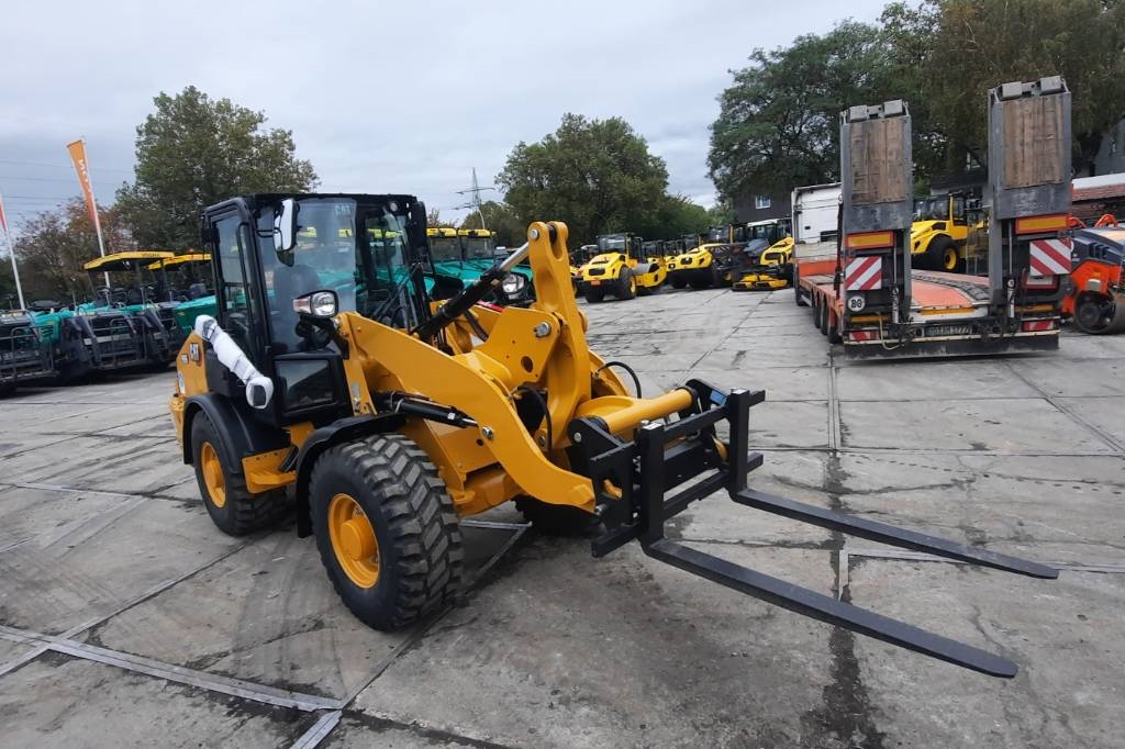 CAT 906