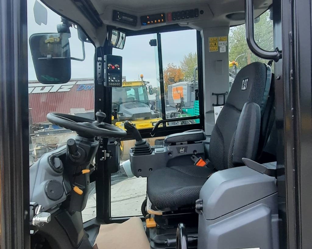 CAT 906