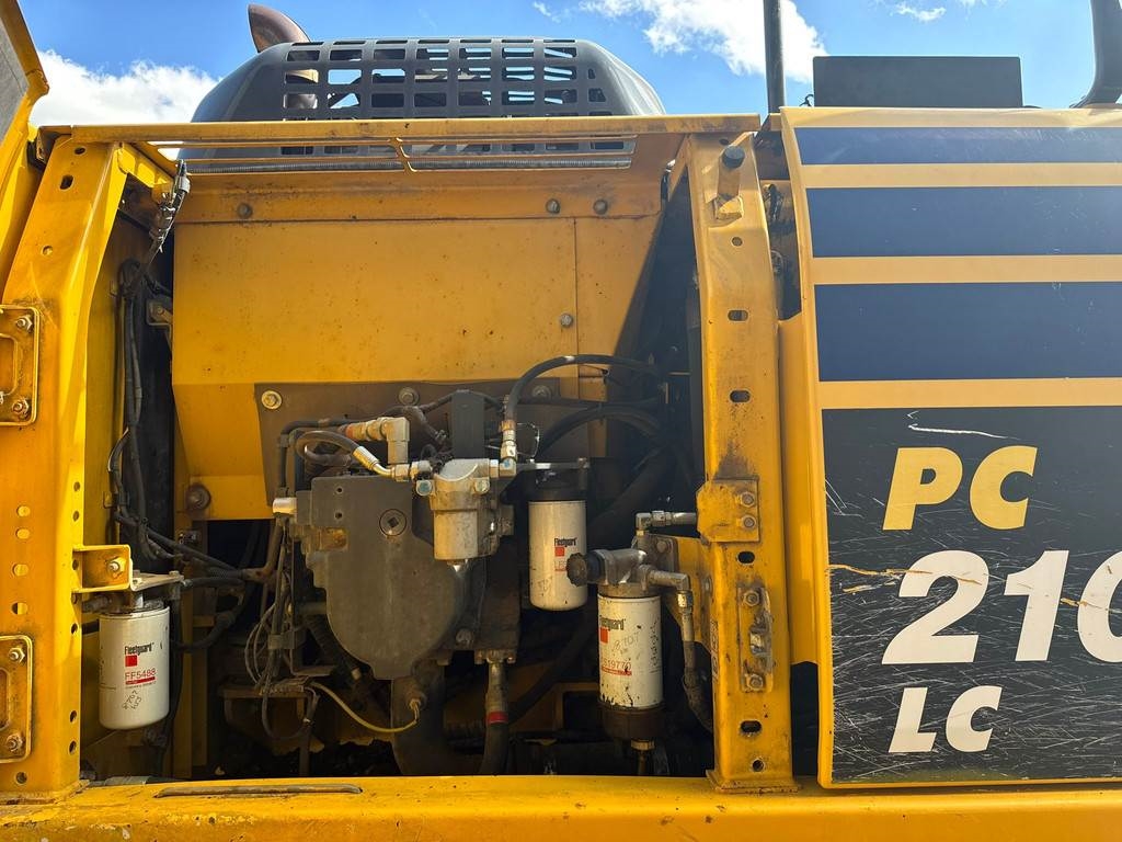Komatsu PC210LC-10