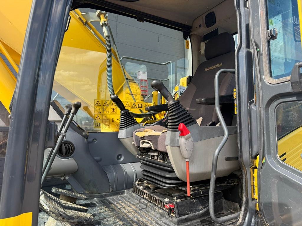 Komatsu PC210LC-10