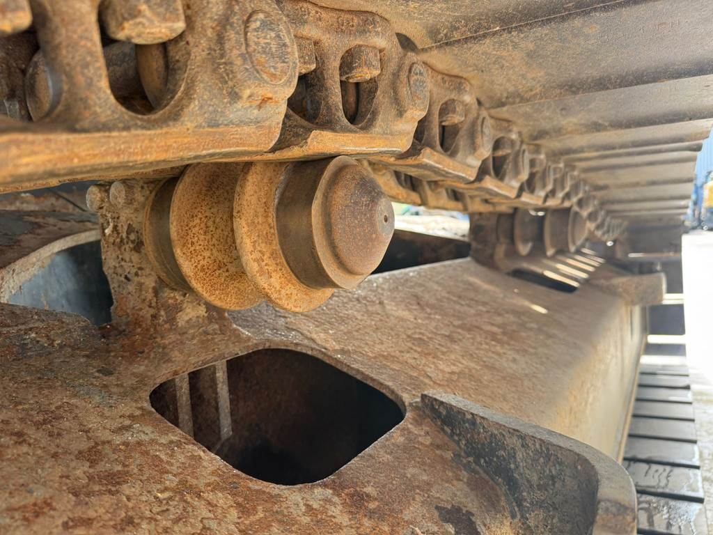 Komatsu PC210LC-10