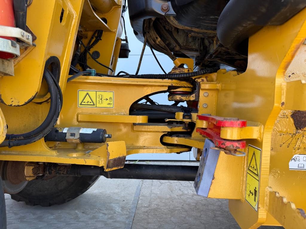 CAT 908H - Quick Coupler / Automatic Greasing