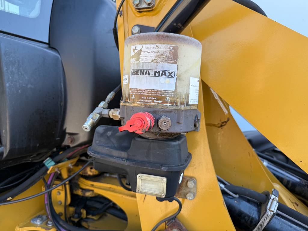 CAT 908H - Quick Coupler / Automatic Greasing