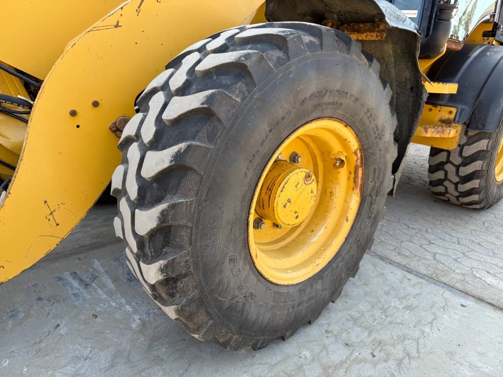CAT 908H - Quick Coupler / Automatic Greasing