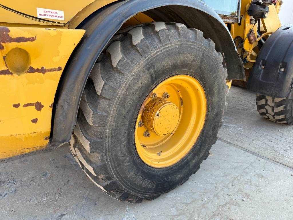 CAT 908H - Quick Coupler / Automatic Greasing