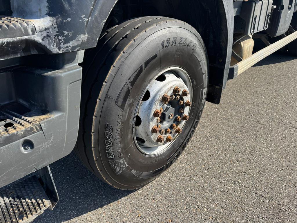 Iveco 330 6x4 with Palfinger PK 18500 crane