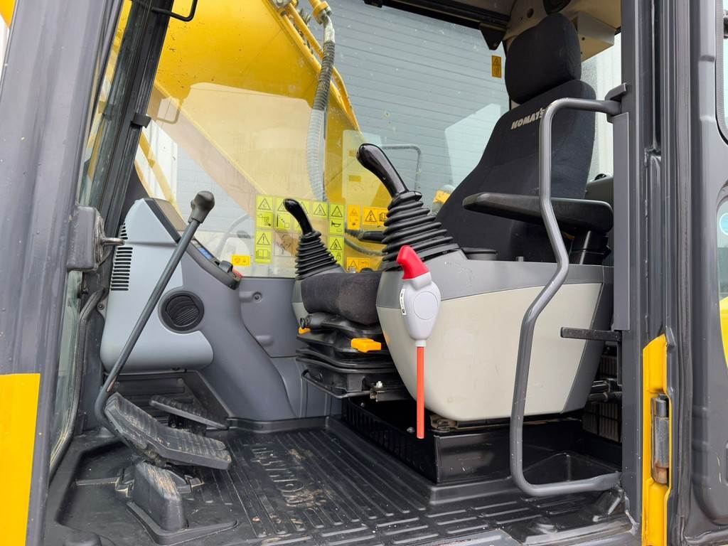 Komatsu HB215LC-1 HB